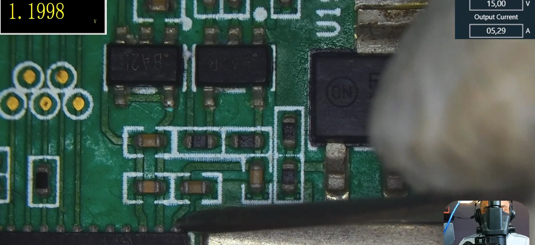 Alimentación de 0,8 V llegando al chip ASIC de hashboard Antminer S19