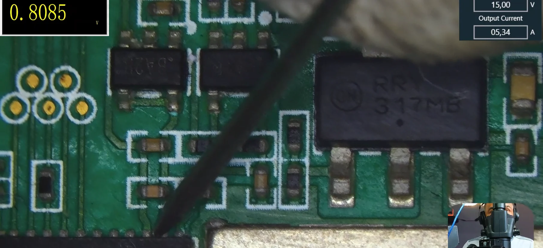 Continuidad de alimentación desde un ASIC hacia el siguiente chip del mismo dominio