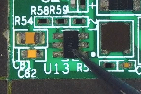 Chip controlador de fuente elevadora de 21 V en hashboard Antminer S19